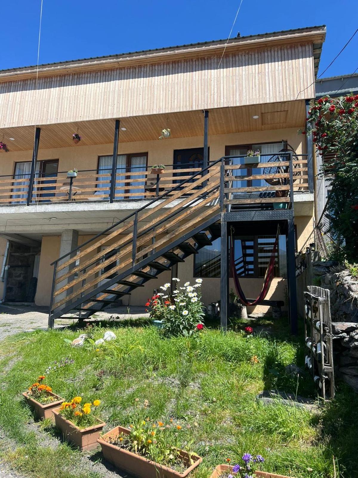 Guesthouse Relax In Kazbegi Ngoại thất bức ảnh